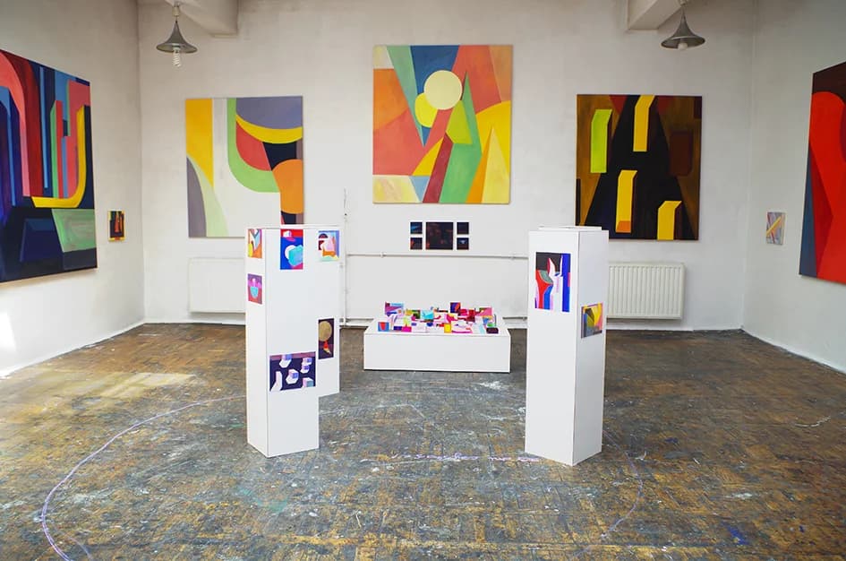 Installation view of “Ciepły horyzont” diploma exhibition at ASP Kraków.